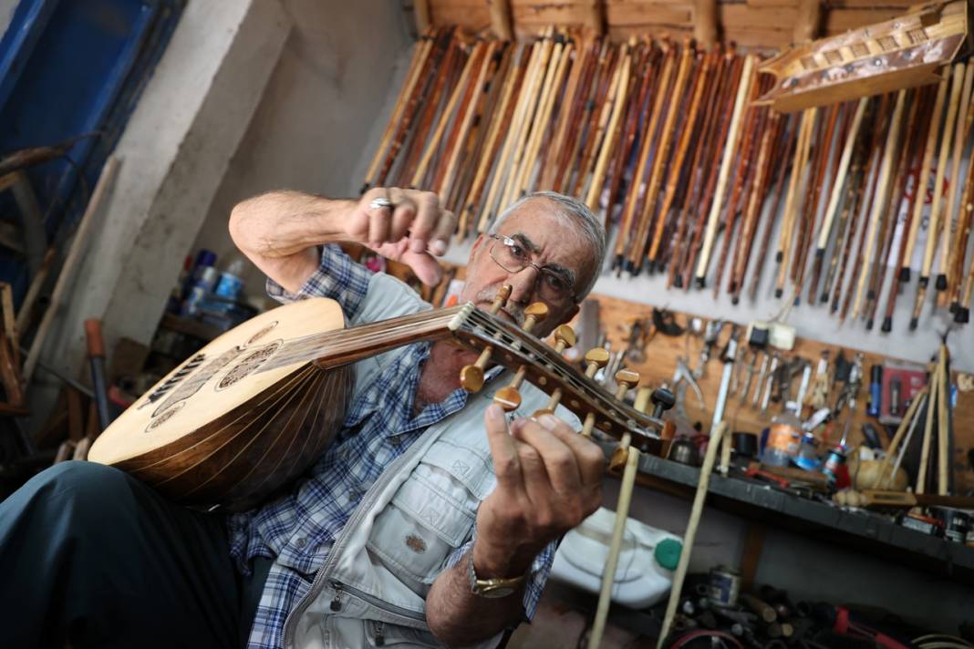 Konya'da yetenek abidesi! 75'lik amca enstrümanları hem yapıyor hem çalıyor 10